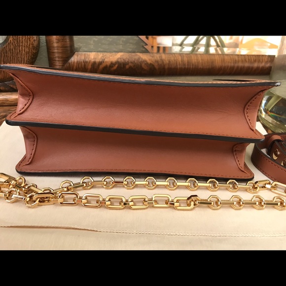 Louis Vuitton Dauphine Runway Cruise 19 - Picture 6 of 8